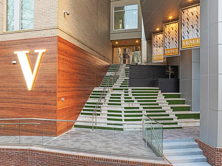 Venue Brookwood Apartments — Photo 43