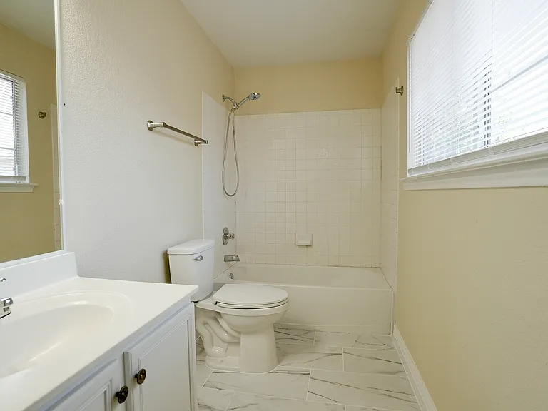 Full Bathroom (2nd Floor)