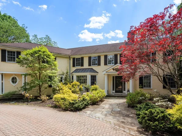 90 Suffolk Rd, Newton, MA 02467