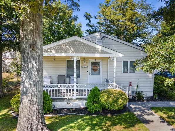 25 Rose Ln, Villas, NJ 08251