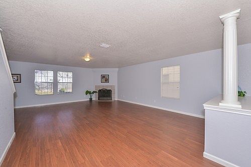 3rd image of 418 Redbud Trce