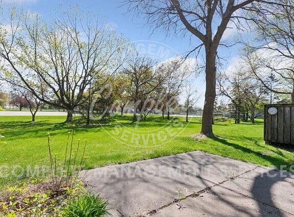 3rd image of 8327 Victoria Dr