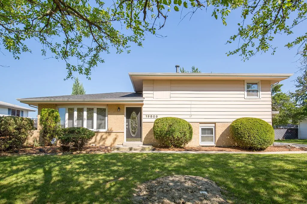 19809 Orchard Ave photo 1