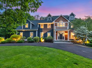 2 Jeremy Garden Ln, Woodbridge, CT 06525