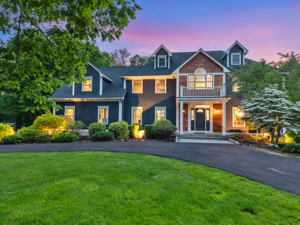 2 Jeremy Garden Lane, Woodbridge, CT 06525