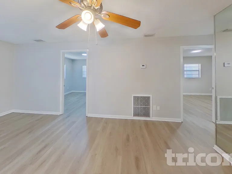 10014 N Oklawaha Ave — Photo 4