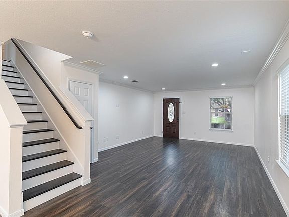 2nd image of 20915 Banyan Crest Ln