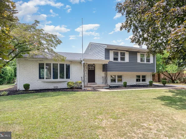 25 Oakwood Ave, Mechanicsburg, PA 17055