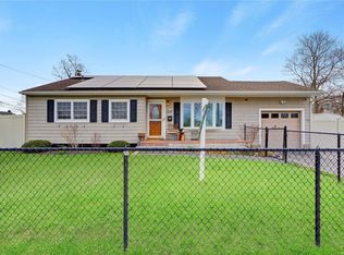 257 Johnson Ave, Sayville, NY 11782