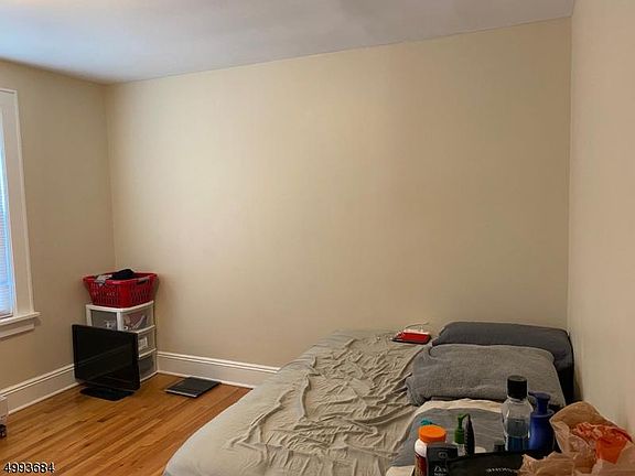 2nd image of 140 William St #2