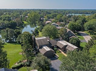 463 Woodview Rd, Lake Barrington, IL 60010