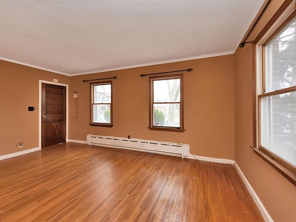 4th image of 8334 251st St