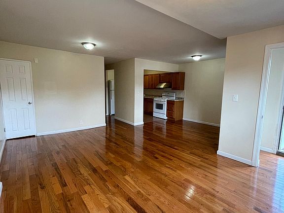 3rd image of 1274 E 53rd St Floor 1