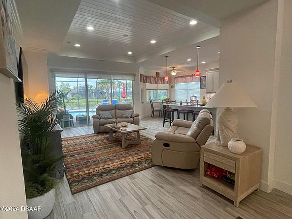 4th image of 1090 Castaway Ct