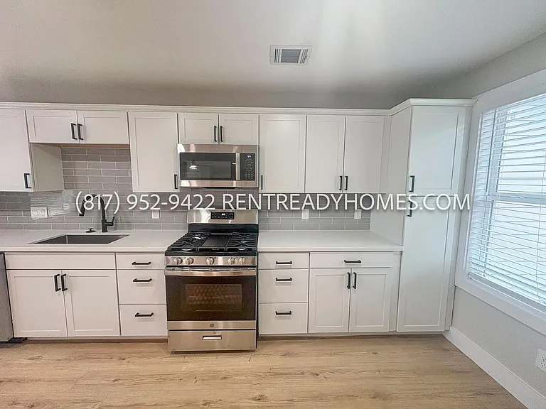 3810 Weslow St — Photo 7