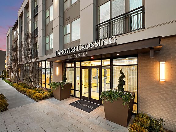Hanover Crossing Residences exterior building and entrance