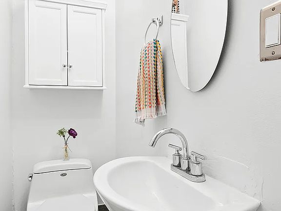 5th image of 425 E 78th St APT 1A