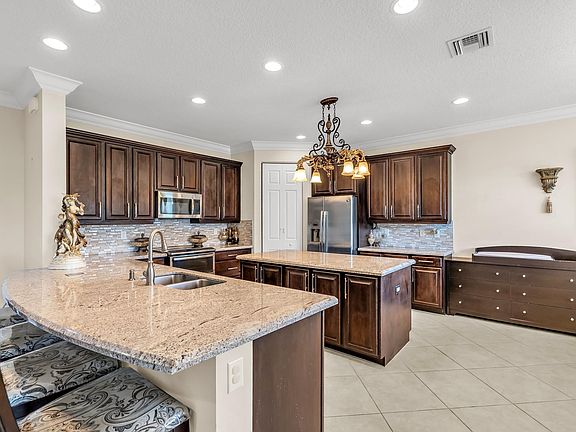 4th image of 14586 Alabaster Avenue