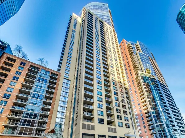 420 E Waterside Dr, Chicago, IL