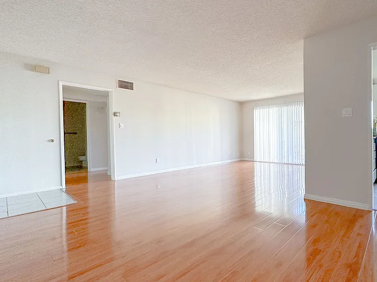 718 N Monterey St — Photo 48