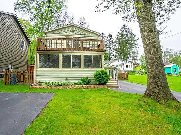 2nd image of 1721 Woodland Blf
