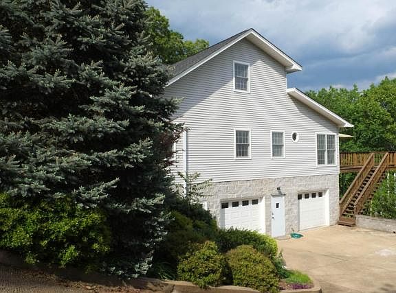 4th image of 2840 Crestwood Ave