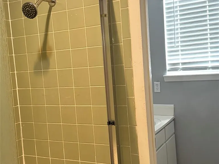 7925 Grove Ridge Dr — Photo 17