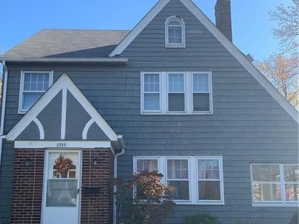 2339 Canterbury Rd, University Heights, OH 44118