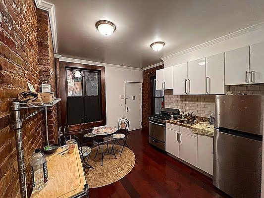 3rd image of 109 Ludlow St APT 14