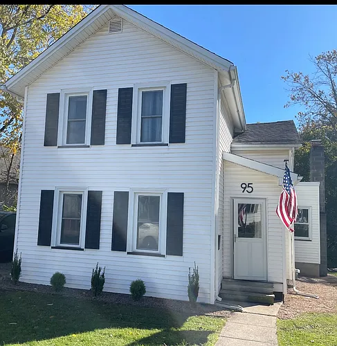 95 Hazen St Photo 1