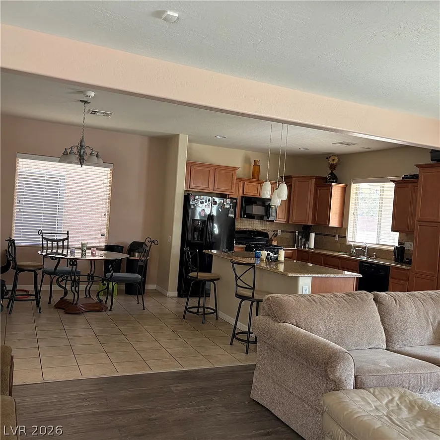 3 bed, 2.5 bath, 1787 sqft, $2,800 — Photo 3