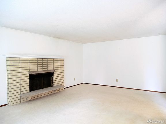 3rd image of 7905 Jade Dr SW