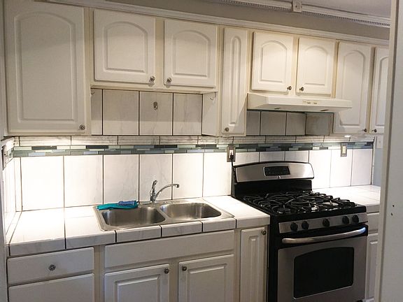 2nd image of 515 B Ave