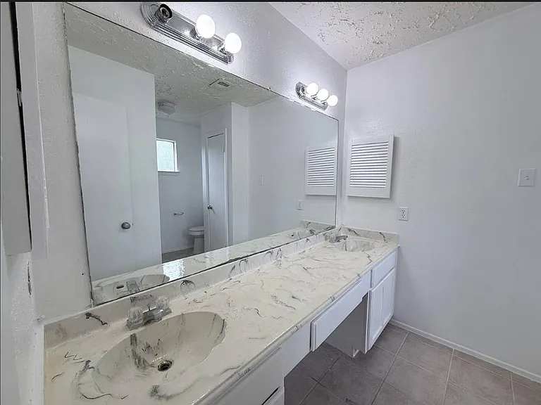 3610 Timber Rock Ct — Photo 16