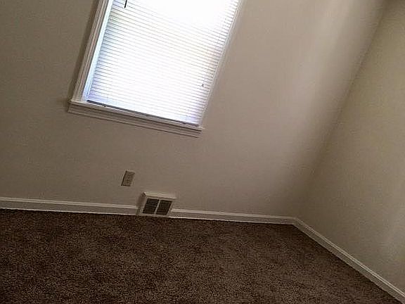 4th image of 1033 Winthrop Ln