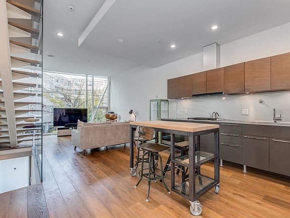 3rd image of 3468 Porter St #3