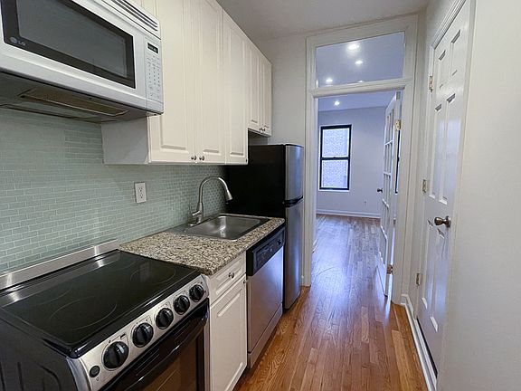 3rd image of 421 E 81st St APT 4RW