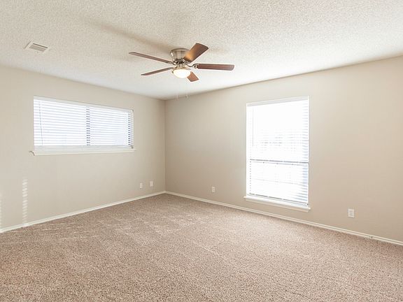 4th image of 2508 Peachtree Ln