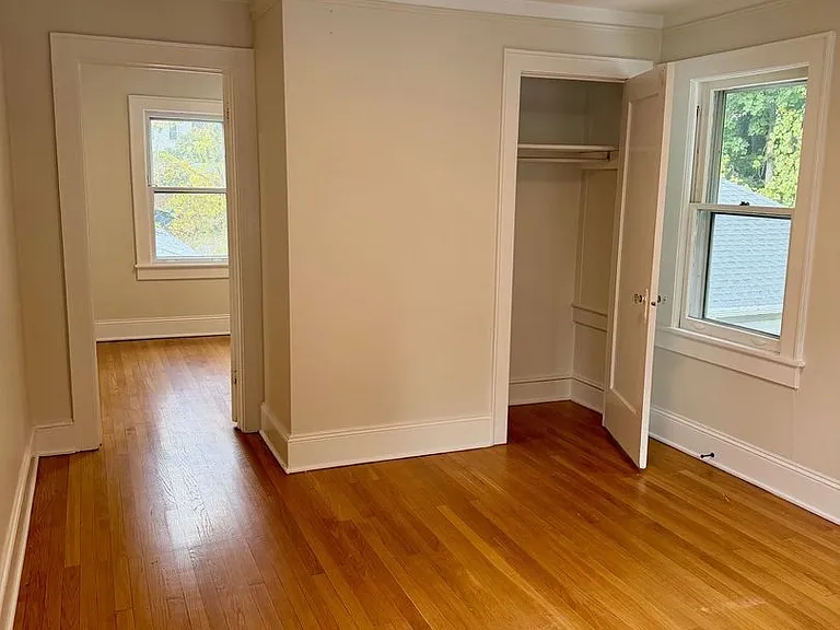 302 Hasbrouck Ave — Photo 12