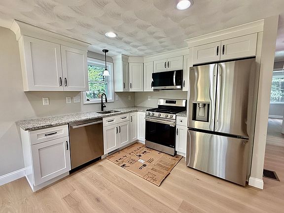 4th image of 1 Burt Rd