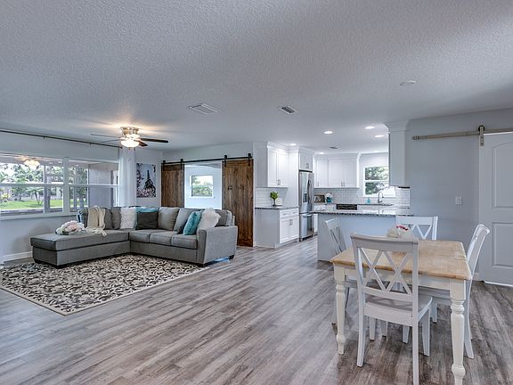 2nd image of 860 E Waikiki Dr