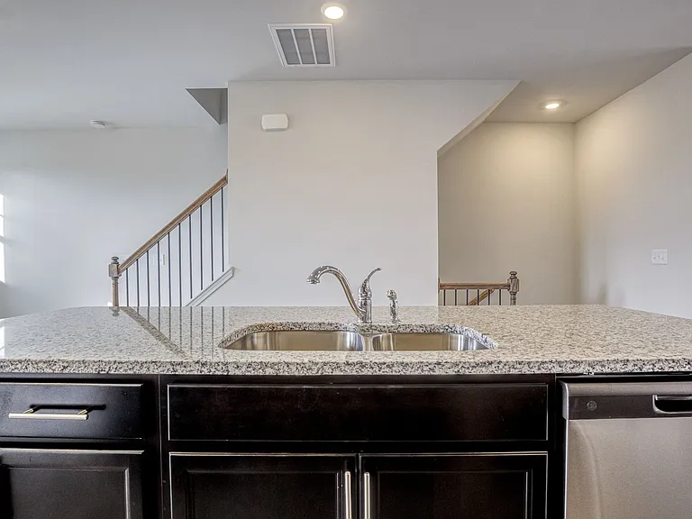 2437 Kasota Ln — Photo 18