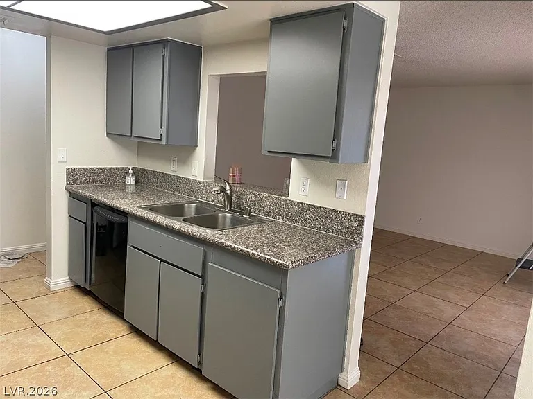 4570 Carriage Park Dr #B — Photo 11