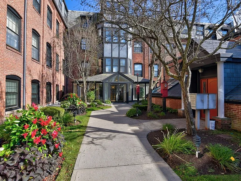 21 Linden St #212 — Photo 35