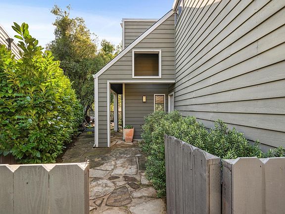 4th image of 5 Creekside Drive