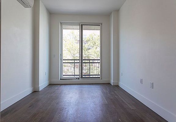 5th image of 319 19th St #3Z