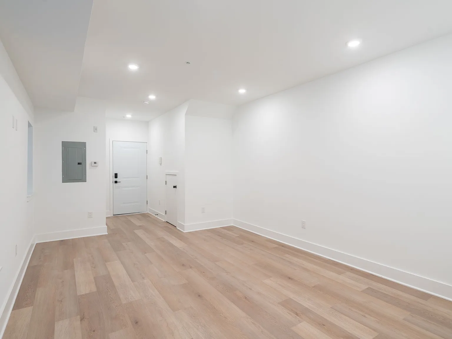 1513 W Girard Avenue — Photo 2