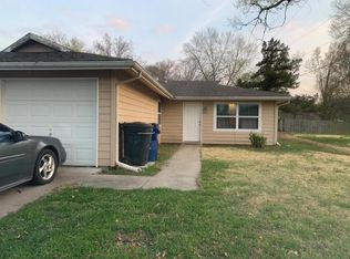 1013 W 24th St, Lawrence, KS 66046