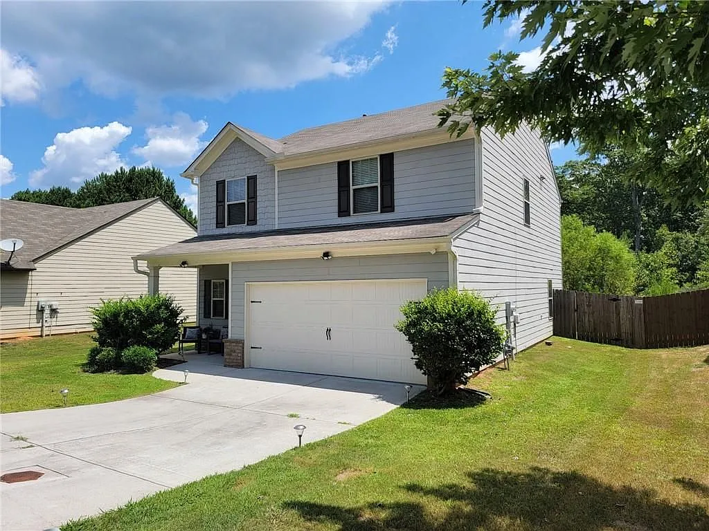 4 bed, 3.0 bath, 2076 sqft, $2,300 — Photo 3