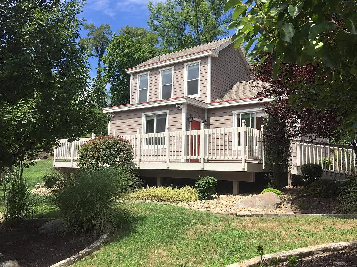 221 Marie Ave photo 1
